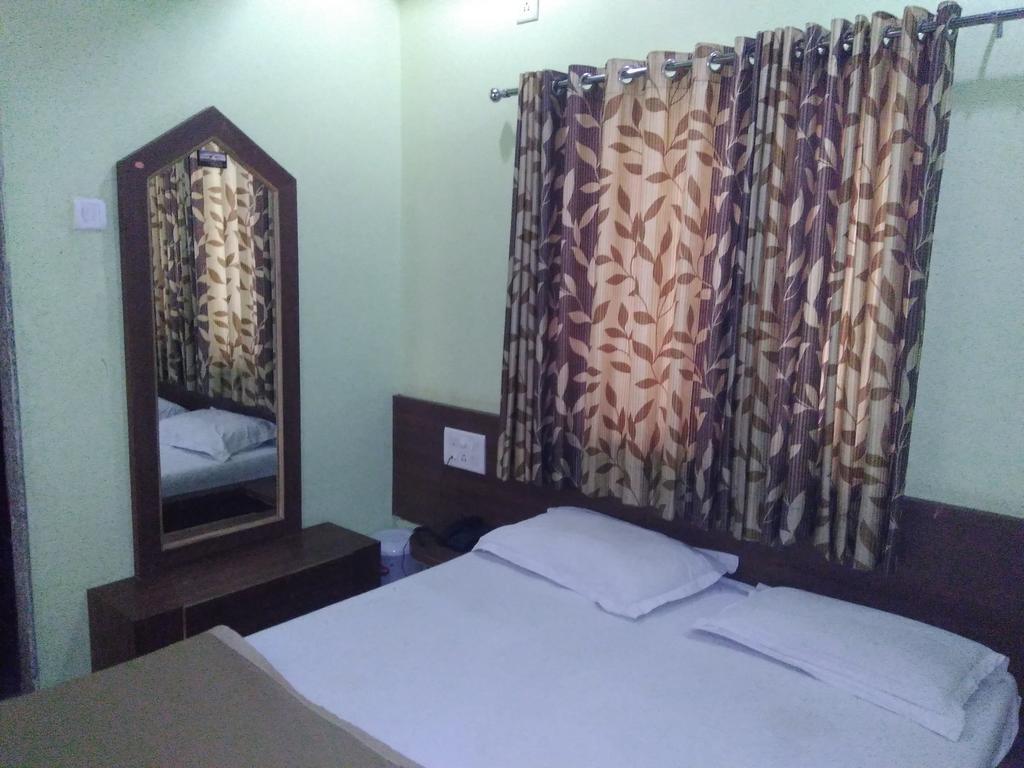 Sri Sai Sannidhi Hotell Shirdi Eksteriør bilde