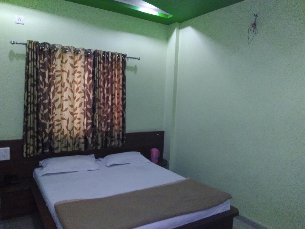 Sri Sai Sannidhi Hotell Shirdi Eksteriør bilde